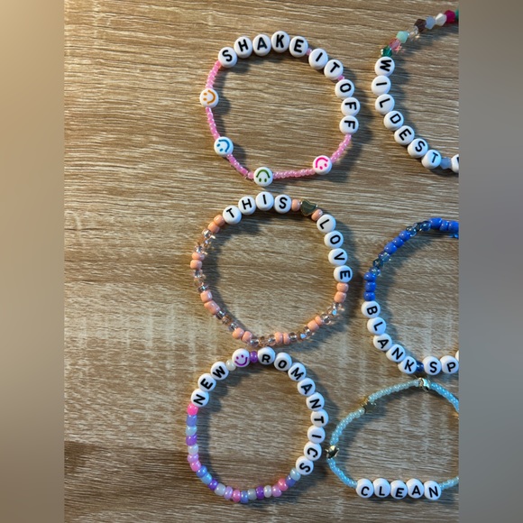 Bundle 9 TS 1989 bracelets - Picture 2 of 4